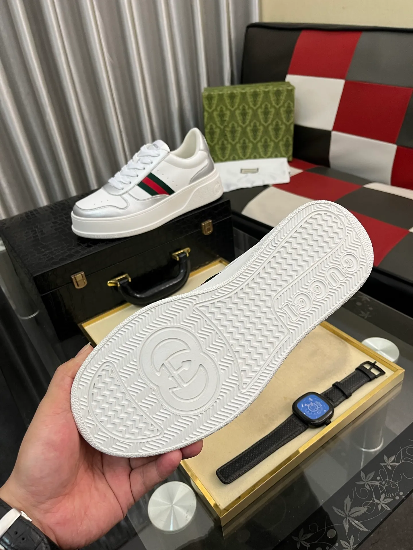 Men's Men's Shoes💰: 380⌚️⌚️[GUCCI] Gucci men's latest white shoe series casual shoes! The official website is built 1:1. Upper: Made of imported cowhide, with electric embroidery ➕Inner lining: Made of high-quality first-layer pigskin, soft and comfortable. Picky material selection and exquisite workmanship give you the best enjoyment. Size: 38-444️⃣Colors available